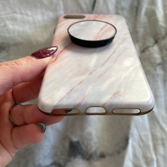 Marble iPhone 8 case with pop socket - Picture 5 of 8